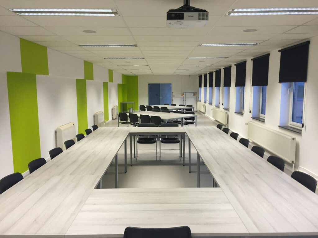 Office furniture in Sri Lanka 9 pexels pixabay 159806
